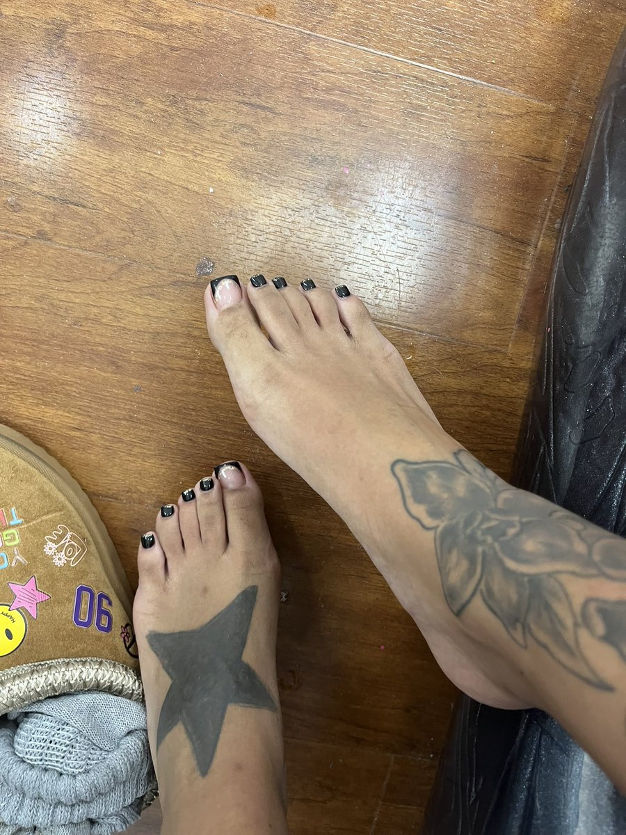 Toeesiess's tweet photo. @RTLoveFeet New to this. Tryna find my men https://t.co/cMQvaLyB66