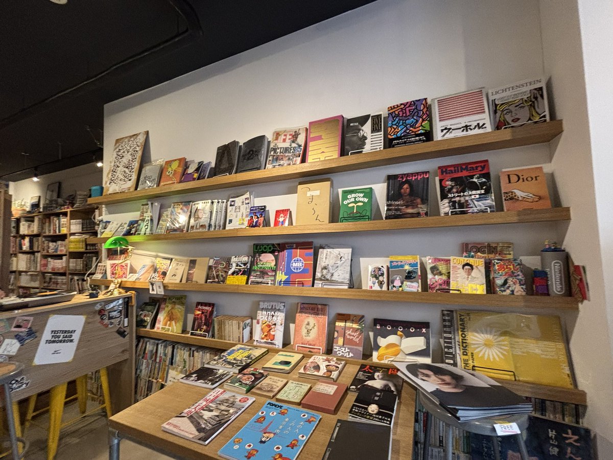 osakana_yurico's tweet photo. お知らせ📚

来年の1/9(金)〜1/23(金)の2週間、中野にあるチラクシンブックストアさん @cbs_nakano で、写真を飾らせてもらえることになりました

展示中1/10(土)には、主催のアービンさん 
のイベントもあります！
わたし自身は関西にいて参加できませんが、
ぜひ遊びに来ていただけたらと思います https://t.co/iYWqLmYdLL