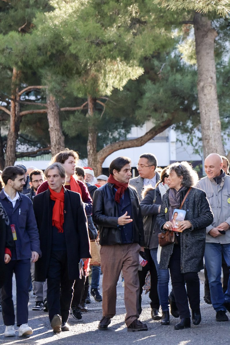 AixAvenir's tweet photo. La gauche et les écologistes unis jusqu’à la victoire !

🤝 Premier déplacement au marché du Jas-de-Bouffan, à la rencontre des habitantes et des habitants. Comme eux, faites entre votre voix pour construire notre projet municipal  : https://t.co/I4qZg7fH9i

#LeMeilleurEstAvenir https://t.co/Aq4UymMic0
