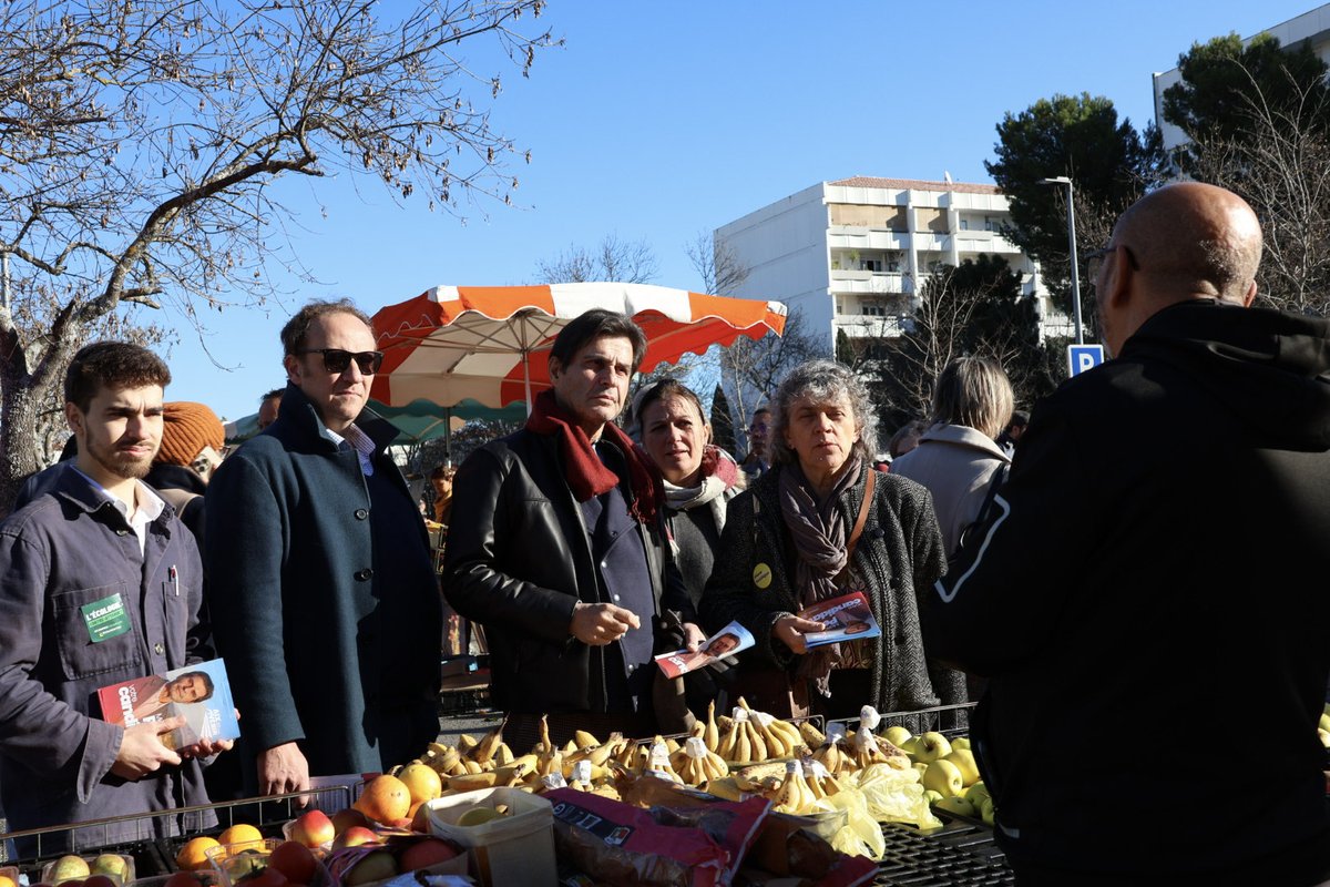 AixAvenir's tweet photo. La gauche et les écologistes unis jusqu’à la victoire !

🤝 Premier déplacement au marché du Jas-de-Bouffan, à la rencontre des habitantes et des habitants. Comme eux, faites entre votre voix pour construire notre projet municipal  : https://t.co/I4qZg7fH9i

#LeMeilleurEstAvenir https://t.co/Aq4UymMic0