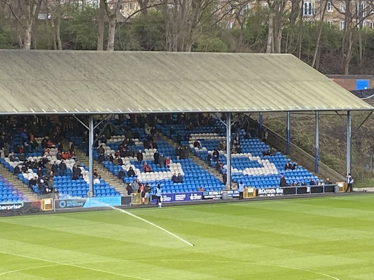 robbrownhx's tweet image. Live #FATrophy football #Shaymen v #FCUM #nonleague