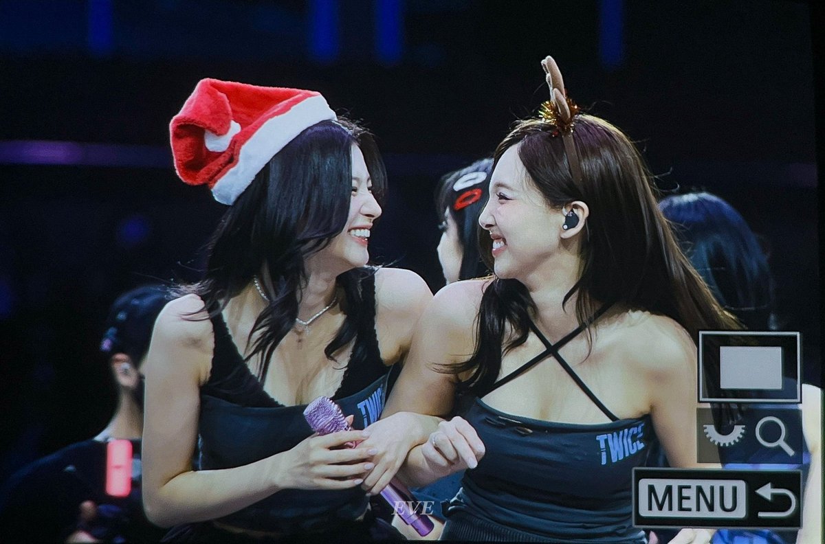 nayeonzsz's tweet image. sanayeon after 9373836911938393 years