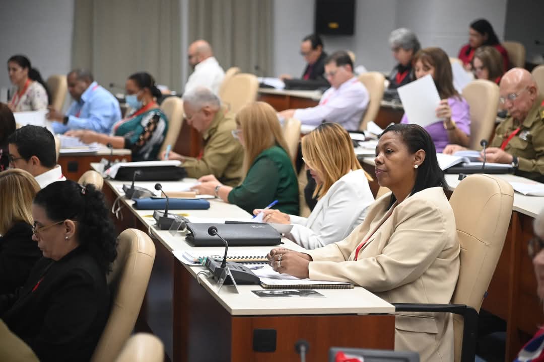 🇨🇺 #XIPlenoCC Rindió cuentas de su gestión el Buró Político, con información detallada del trabajo de esta estructura. Presentado por <a href="/DrRobertoMOjeda/">Dr. Roberto Morales Ojeda</a>. Se chequeó el cumplimiento de los  acuerdos de los Plenos anteriores.

#Cuba #UnidosXCuba #DePieYCombatiendo