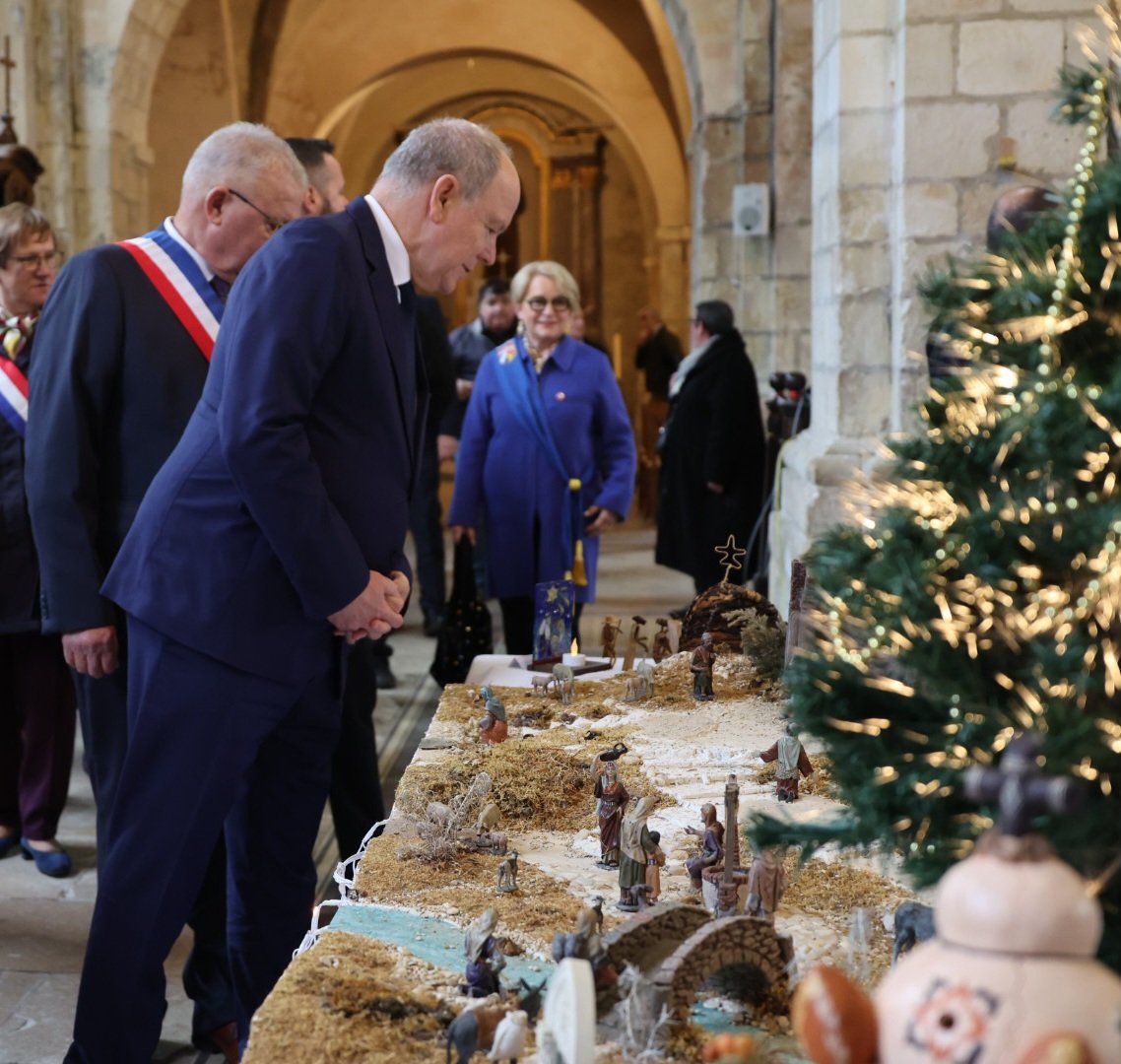 #VisiteOfficielle | Ce 13 dec., Christian CHASSAING, @prefet08, a accueilli S.A.S le Prince Albert II de Monaco, accompagné de S.A.R la Princesse de Hanovre dans les #Ardennes. Ils achèvent leur précédente visite à Arnicourt &amp; Château-Porcien.
<a href="/palaismonaco/">palaisprinciermonaco</a>
