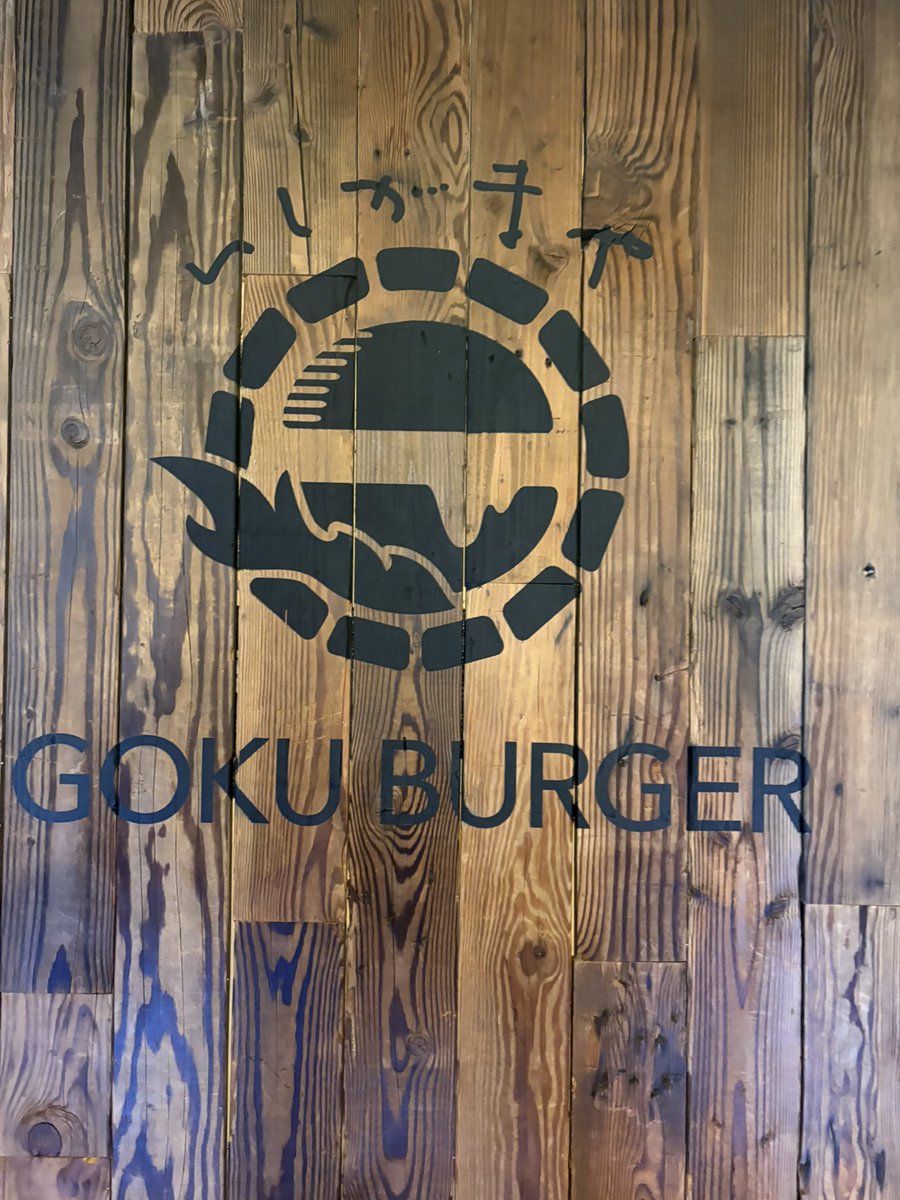 roy61911's tweet photo. ゴクバーガーも青の洞窟も最高！🍔🎄 https://t.co/HnSsxThJhX