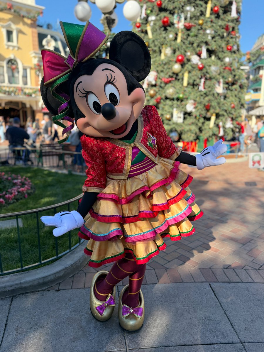 DLR アナハイムはミニオタ卒倒なミニー天国😊 70周年のクリスマスの