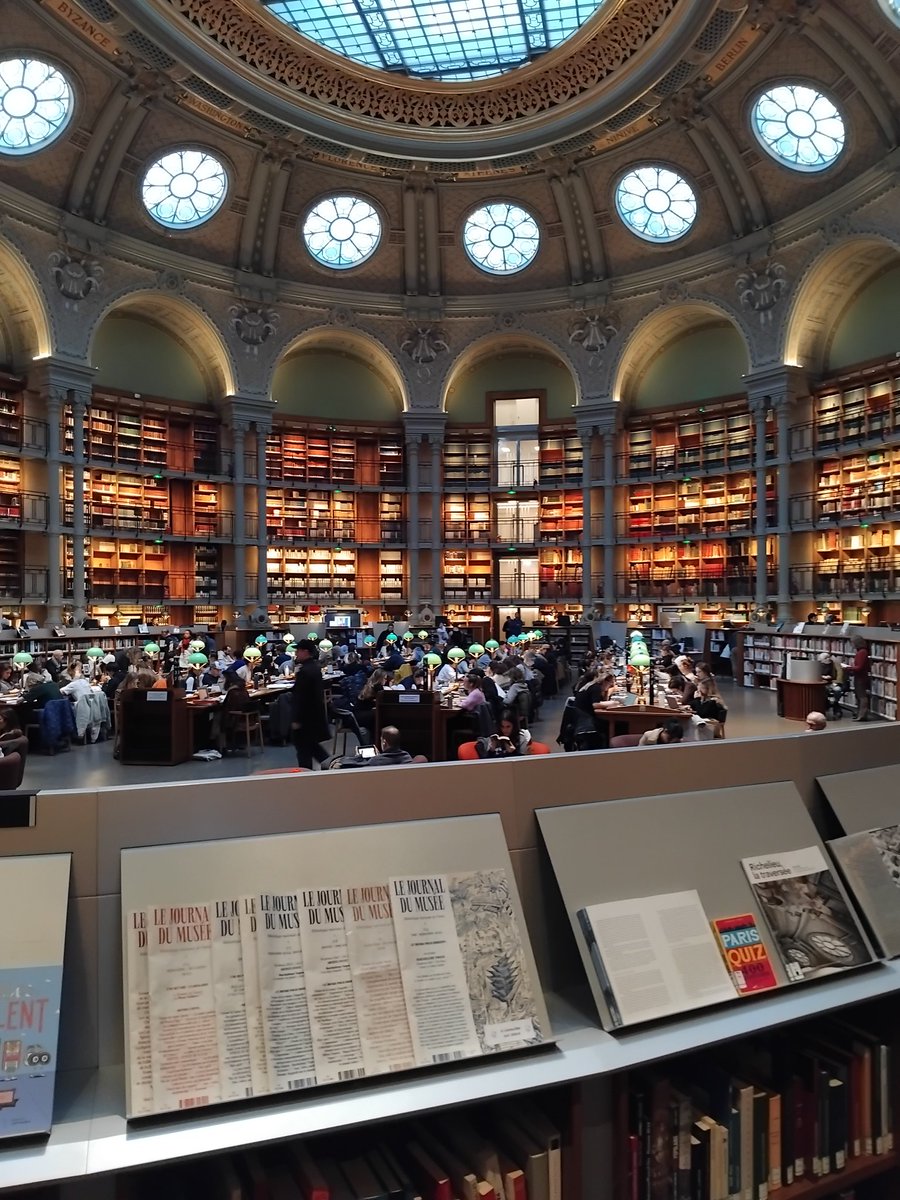 vigignol's tweet photo. En attendant l ouverture de la BMHD à @ClermontFd , visite de la salle ovale de la BNF, plus grande salle de lecture publique en France. Saisissant. https://t.co/XCC2MN775t