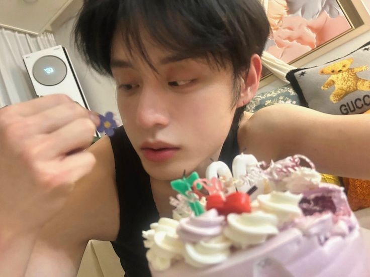 hourlywoong's tweet image. สุขสันต์วันเกิด คิม จีอุง 💙🥳
OUR SHINING STAR KIM JIWOONG

#WinterPrinceJiwoongDay
#지웅이의_세상은_1214도
#HAPPYJIWOONGDAY