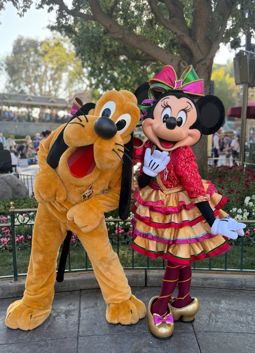 DLR アナハイムはミニオタ卒倒なミニー天国😊 70周年のクリスマスの