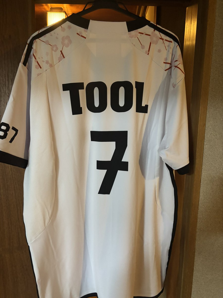 新品 XXL TOOL トゥール サッカーシャツ ポスター Tシャツ TOOLのサッカーTシャツ思ったよりデザイン良さげ しかも7番様だし。