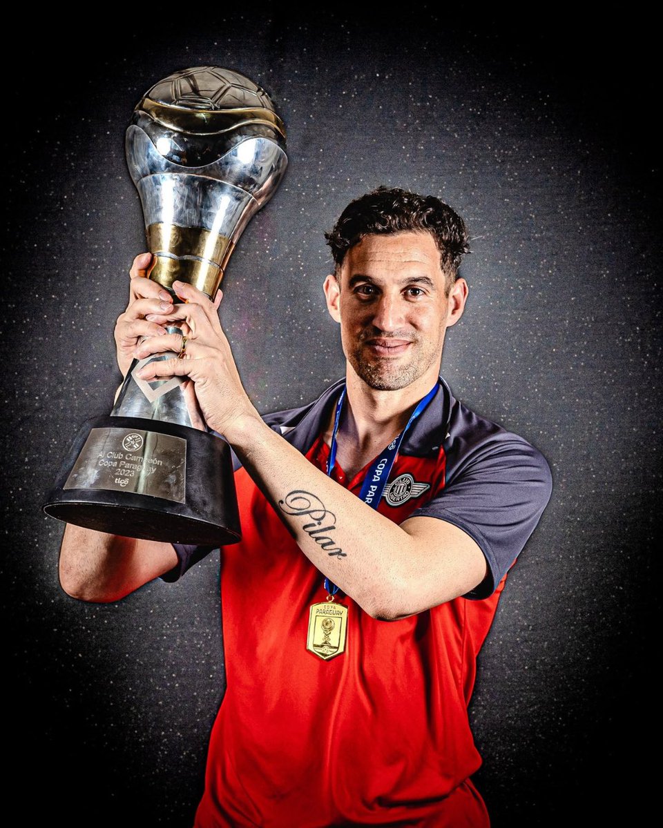 Si hay alguien que las calles nunca olvidarán, es Martín Silva.

Uno de los mejores arqueros en haber pasado por el fútbol paraguayo.

2 guantes de oro, 11 títulos con el Guma.

Mi capitán, gracias Flaco querido. ❤️