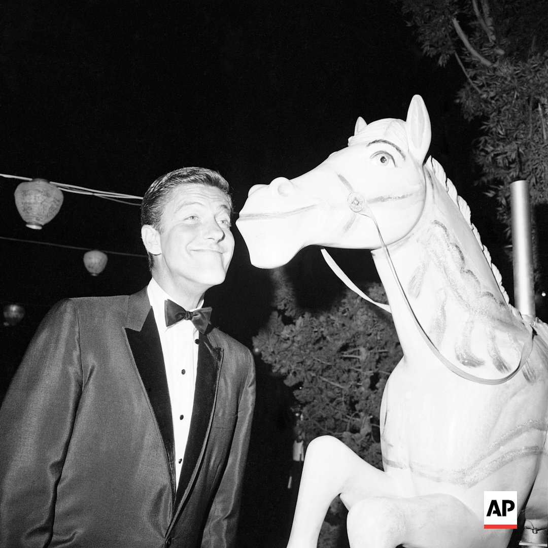 AP_Images's tweet photo. 100 years ago today, American actor and comedian Dick Van Dyke was born in West Plains, Mo. https://t.co/NFZ0lmlSSb