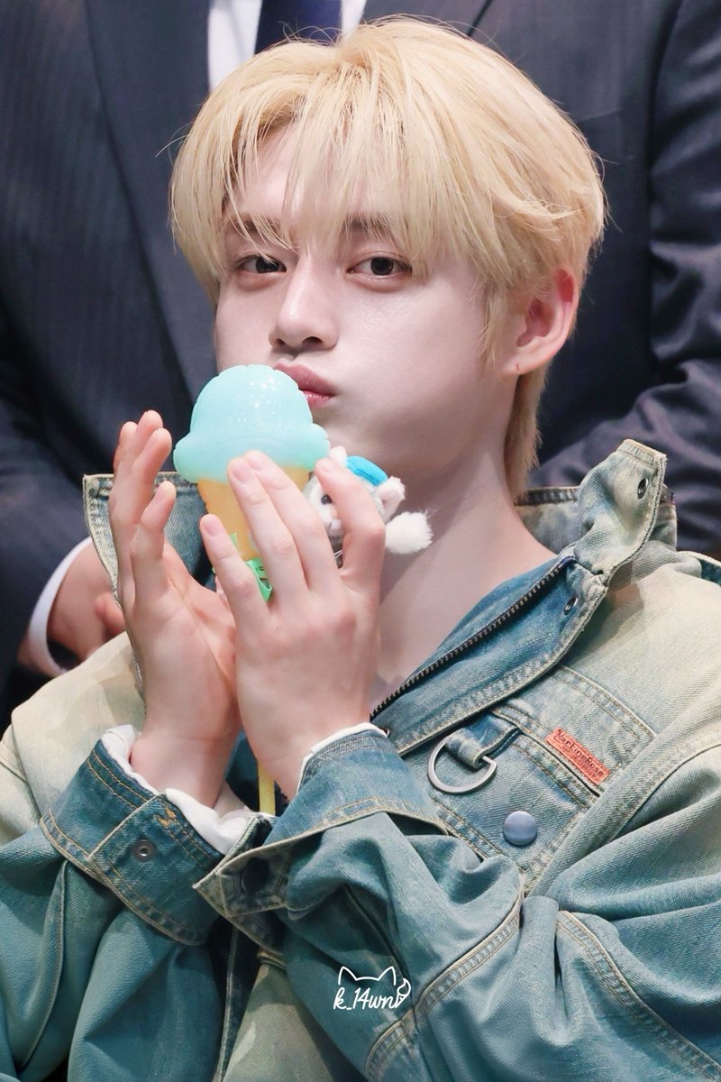 k_14wn's tweet image. 사랑하는 지웅오빠 생일축하해요🎂🤍
저에게 있어서 영원히 소중한 사람입니다.
만날 때마다 설레게 해주는 지웅이는 타고난 아이돌이야.
매분 매초 슈퍼 아이돌이 되어줘서 고마워요🫶🏻
앞으로도 지웅이가 하고 싶은 것을 하고 싶은 만큼 할 수 있기를 바랄게💫

김지웅이 세상에서 가장 행복한…