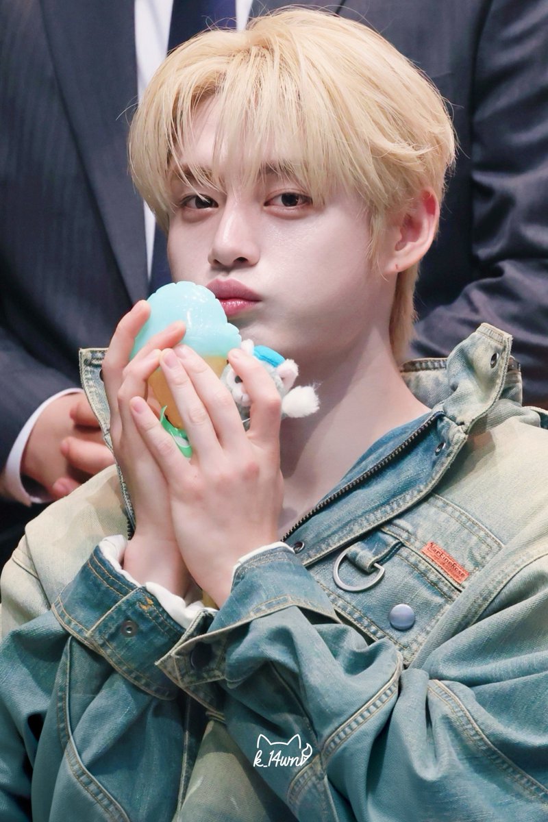 k_14wn's tweet image. 사랑하는 지웅오빠 생일축하해요🎂🤍
저에게 있어서 영원히 소중한 사람입니다.
만날 때마다 설레게 해주는 지웅이는 타고난 아이돌이야.
매분 매초 슈퍼 아이돌이 되어줘서 고마워요🫶🏻
앞으로도 지웅이가 하고 싶은 것을 하고 싶은 만큼 할 수 있기를 바랄게💫

김지웅이 세상에서 가장 행복한…