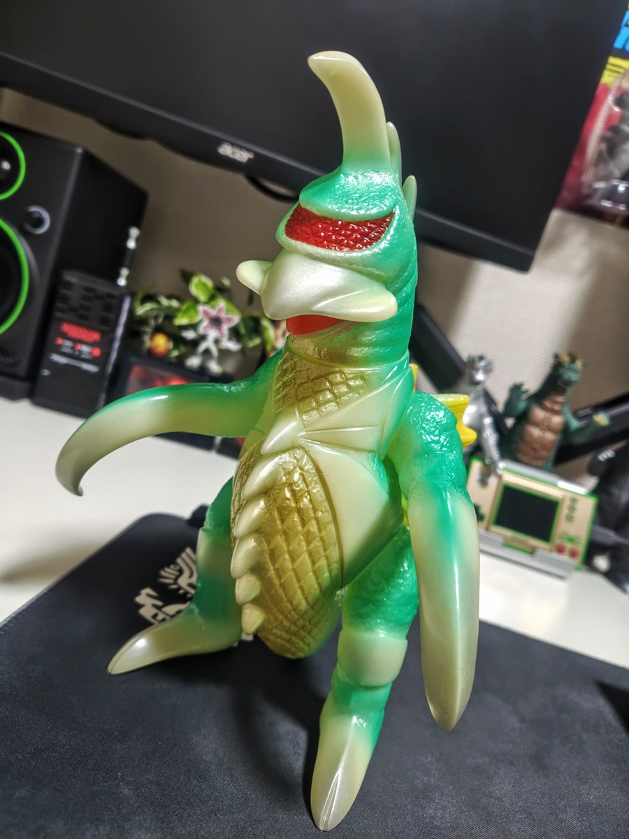 とあるマイナーの 玩具屋さんにて… 11000円！？ ブルマァクの ガイガン