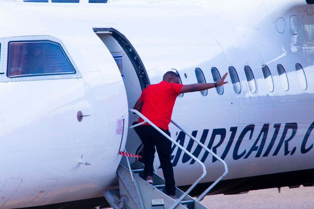 auricair's tweet image. ✈️ Auric Air yazindua safari mpya Kahama ⇄ Dar es Salaam, hatua muhimu kuimarisha muunganiko wa mikoa na fursa za biashara.

Uzinduzi ulihudhuriwa na Mhe. Frank Nkinda, Bi. Glory Absolm, Mhe. Shaban P. Mikongoti na wadau mbalimbali.

#AuricAir #NowFlying #Kahama #DarEsSalaam
