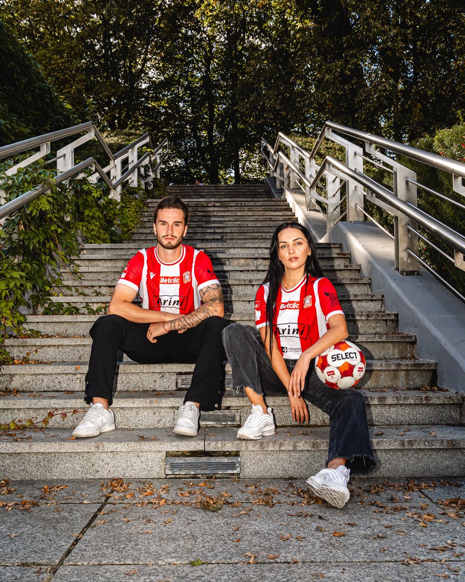 cwksresoviapl's tweet photo. Piękna czerwień oraz biel… ⚪️🔴 Koszulka meczowa od Macron dostępna w pełnej rozmiarówce w Sklepie Resovii Rzeszów

🛒 Kup teraz:
https://t.co/MJ5sc8n7R9 https://t.co/5UCUwJ3sTF