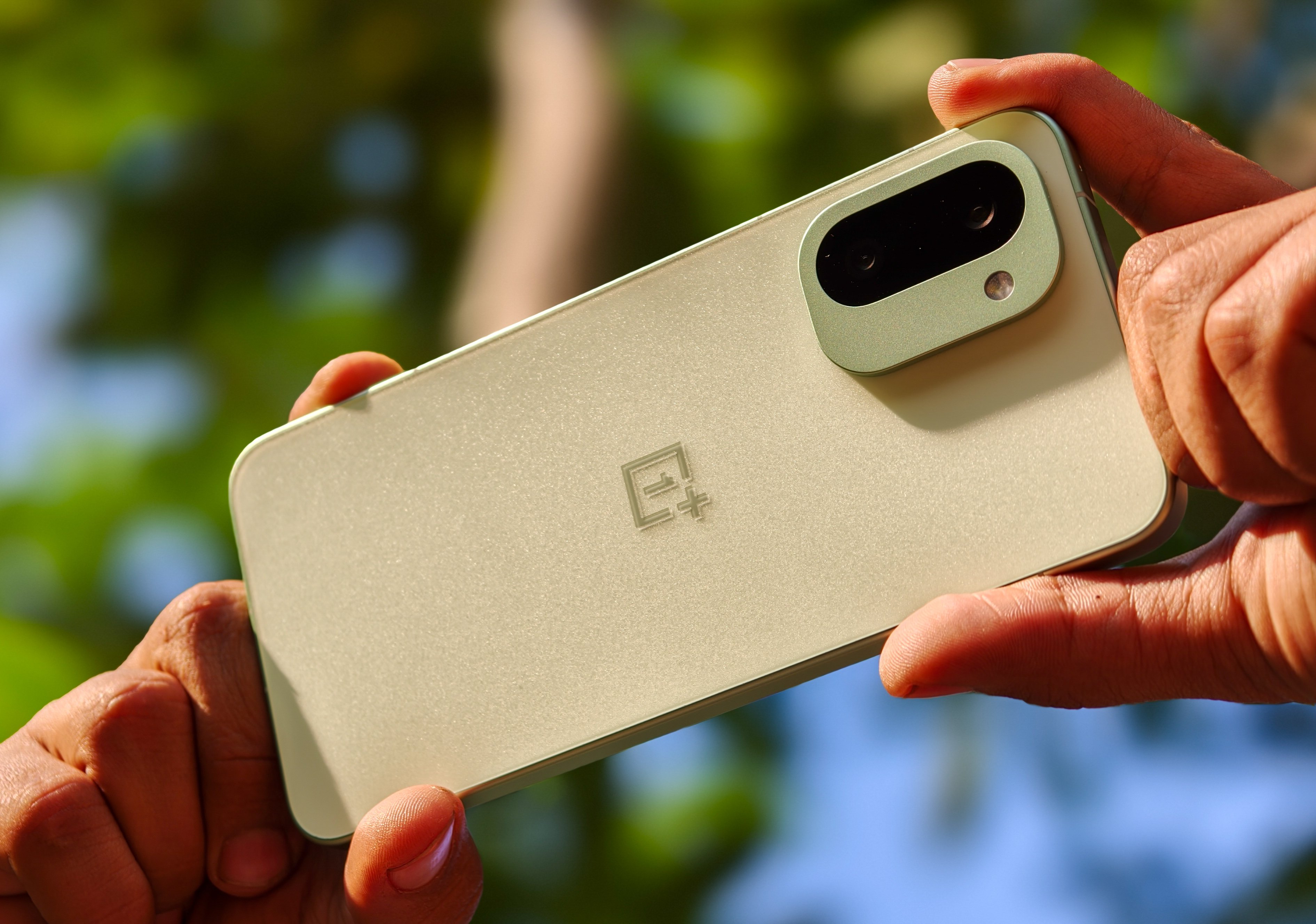 OnePlus 15R :- 7400mAh बैटरी,165Hz डिस्प्ले और 50 MP कैमरा जैसे कमाल फीचर्स के साथ आज लॉन्च होगा OnePlus 15R, जानिए कीमत !