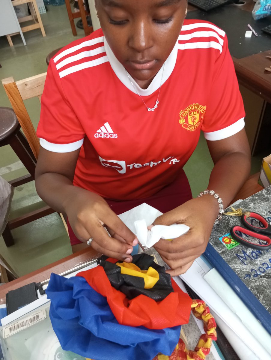 SeyBluefloat tweet media