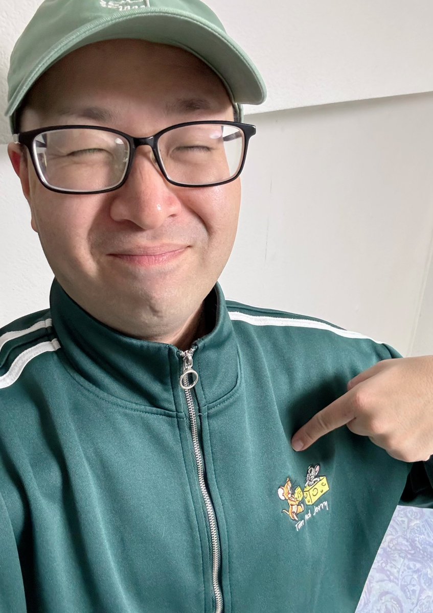 本日喋り狂い、お客様も満員で皆様本当にありがとうございました！顔見知りの仲間と過ごせた楽しすぎる一日でした🍵
主催の頭蓋骨粉砕！さん本当にお疲れ様でした！
古着屋でトムジェリジャージGETしてご満悦、漫談初心者オミソシ成長して参ります