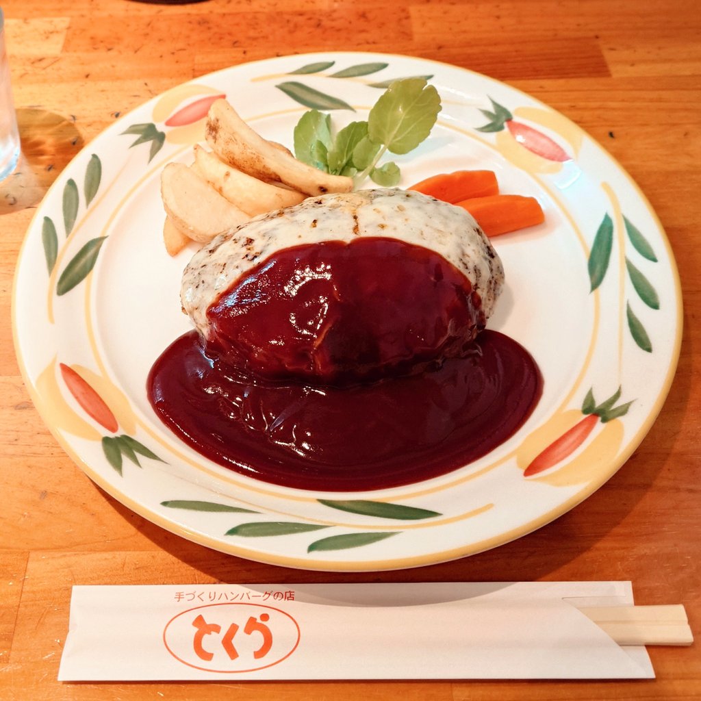 cotoricoro's tweet photo. 大阪にて まおちゃんラッシーでのどを潤し
京都では しずくちゃんお勧めハンバーグの肉汁に溺れた https://t.co/KDEN4w5r4L