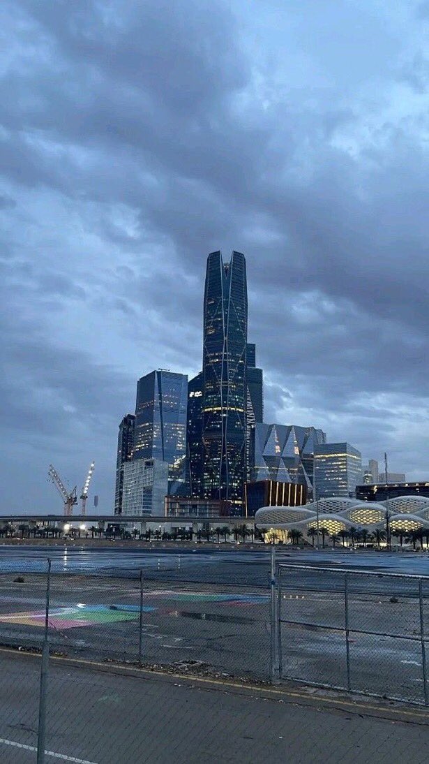 ✨.. 

͏ 

                            🫧الرياض🫧

             تخطفين القلب وأرضك جفاف 
            شلون لو غيمت سماك و أمطرت

                                  ♥️
#أمطار_الرياض
#الرياض_الان 
͏ 
͏