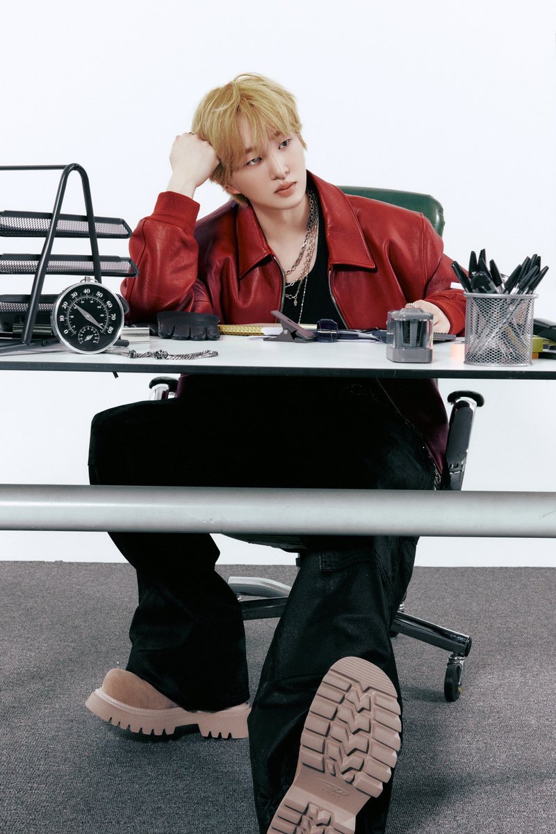 kchartsmaster's tweet image. Happy 36th birthday to ONEW of SHINee!