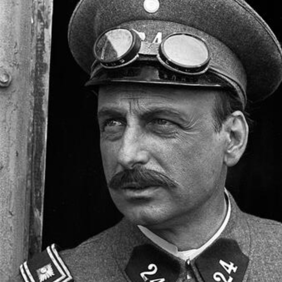 ElPampero1955's tweet photo. 1929 - 2025
QEPD
A los 96 años, falleció el día de hoy el Legendario Actor argentino, Héctor Alterio, quien diera vida al Teniente Coronel Zavala en la película "La Patagonia Rebelde" y compartiera pantalla con Alfredo Alcón en varias películas de Leopoldo Torre Nilsson https://t.co/gXsQYj9qj7