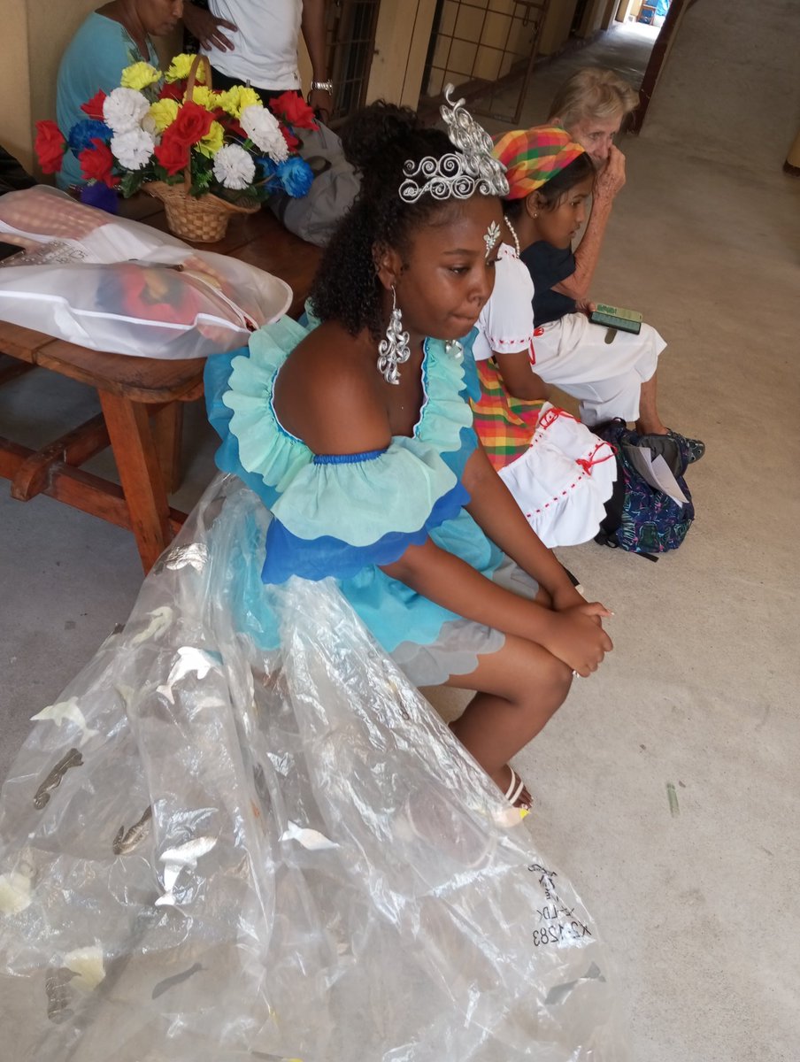 SeyBluefloat tweet media