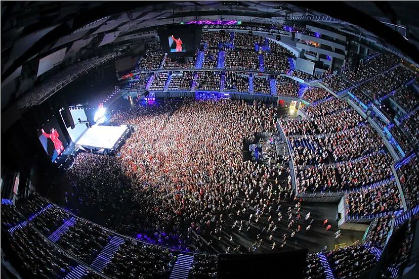 Navarra arena
Roig arena
Movistar arena
Pingüinos arena

No se porque nos quejamos en Valladolid, si el único ARENA, que es de arena es el nuestro.