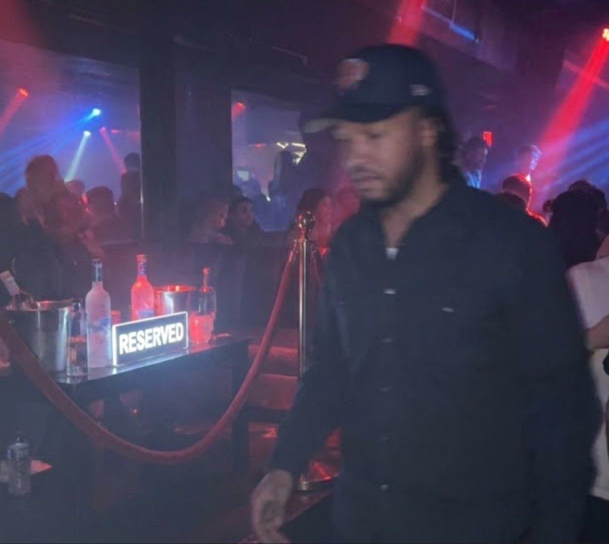 OtownMagicMemes's tweet image. 😬 Late night in Vegas 

Knicks’ Jalen Brunson spotted allegedly leaving a Vegas nightclub around 4am the MORNING of their game against the Magic in the #NBACup