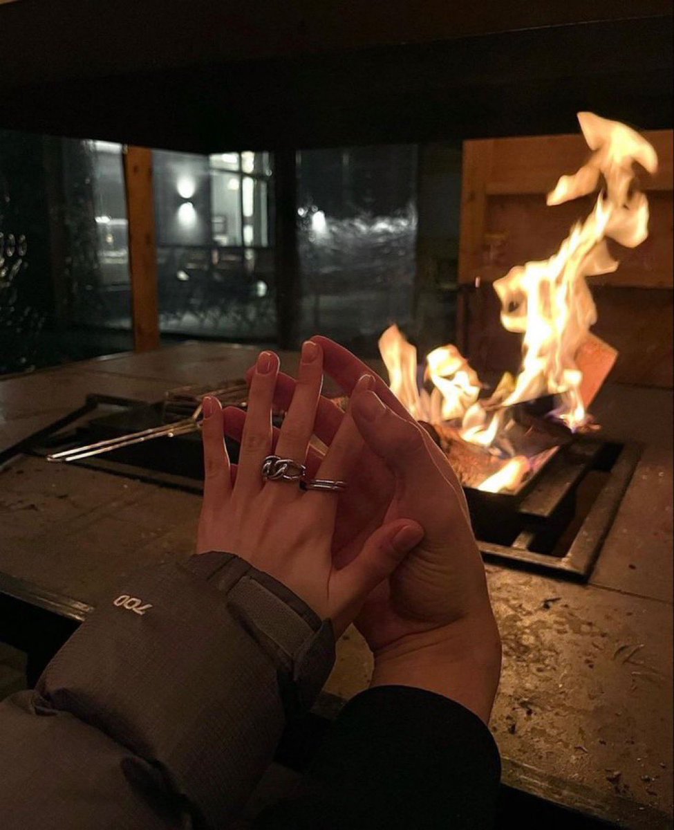 تدفى على جال ضوّه بارد عظامي ❤️