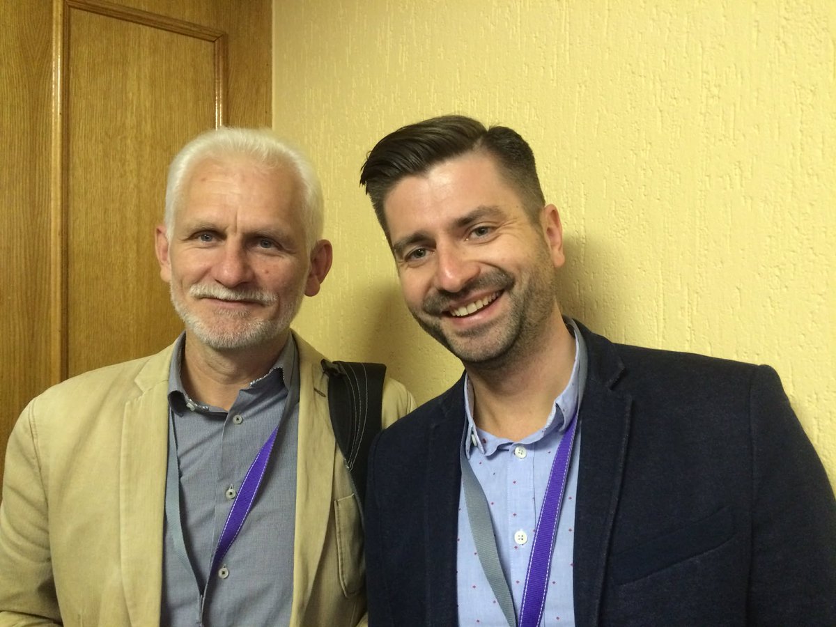K_Smiszek's tweet image. ❤️🤍Aleś Białacki WOLNY!
Jest już bezpieczny na Litwie po latach w aresztach i więzieniach.

Zdjęcie sprzed 9 lat, na konferencji o prawach człowieka w RPA