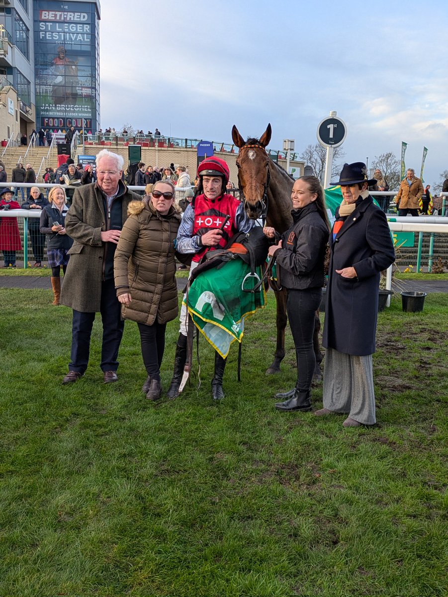 mulldog's tweet photo. Lavida Adiva (Brian Hughes) scores for Ruth Jefferson at Doncaster 🏇🏻 https://t.co/y0lNZ7kHiN