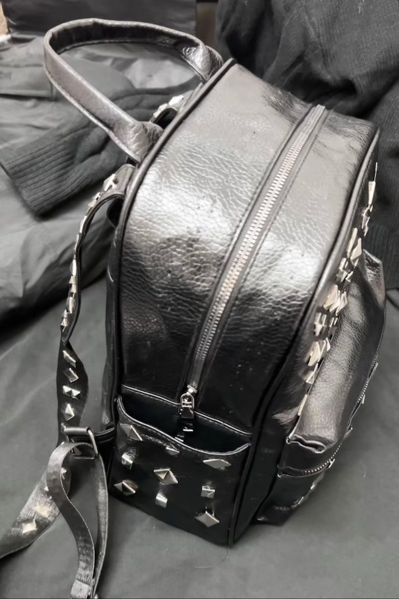 yuri29_'s tweet photo. ユリオのリュックが欲しくて一から作りました(><)細かく再現したので完成度に感動т т https://t.co/8IgFWhM7MM