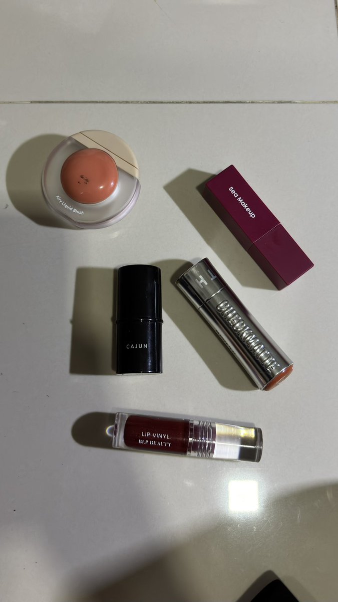 preloved items tweet media