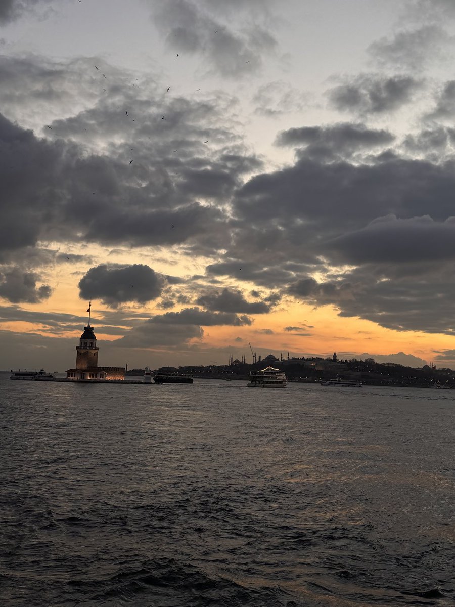 Kubradrrn's tweet photo. Huzurun olduğu köşem🩶 https://t.co/h9pama3nAC