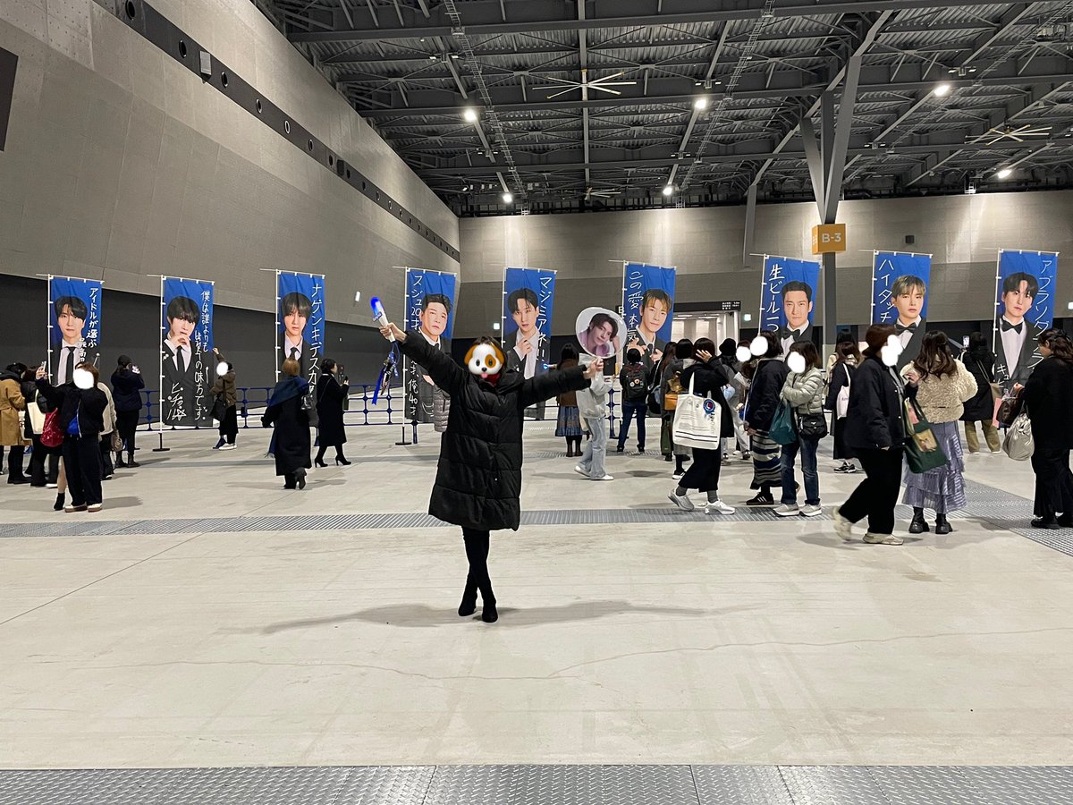 __d1015's tweet photo. @donghae861015 
えっ、ここアプグレ？って席では
あったけどやっぱり楽しくて
セトリ最高だったって話💙
our love たのしみにしてたけどねっ！
ドンヘは腰が痛そうだったけど最初だから最後までいてくれてありがとう！
今日も素敵だったよ🫶🏻 https://t.co/7uaBKqYxsb