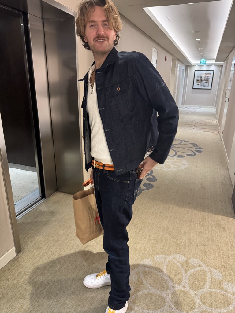 Canadas biggest hater loves our tuxedos,

Also not bald. 

Lame