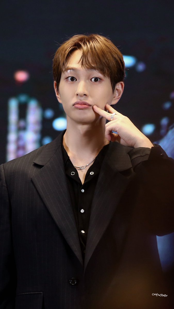 onew_candy's tweet photo. HAPPY ONEW DAY 🎉

#ONEW #온유 #オニュ
#오늘의_지구는_온유를위해_도는걸
#HAPPY_ONEW_DAY https://t.co/Af21EI6SBb