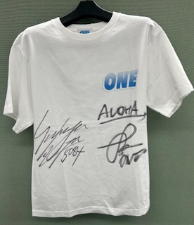 プレゼント内容】 ①峰竜太オリジナルブランド「ONE」のパーカー（L