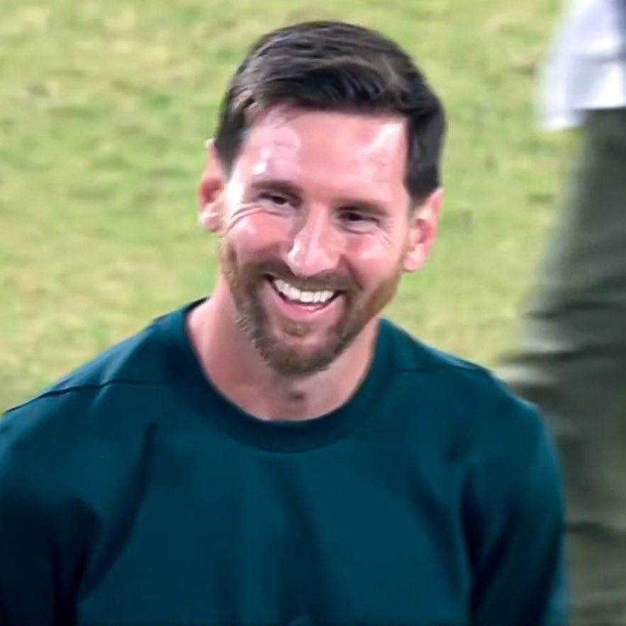 BarcaWorldwide's tweet image. Messi never laughed this much in France btw