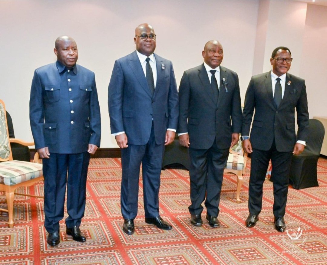 RugemaWirwanda's tweet photo. Bati #MUSINGA ko abanzi bawe mbona bishyize hamwe aho ubigenje ute! 
#MUSINGA ati "bihorere,
 kwihuza nabandwanya ntibigushyira mubantsinda,kuko ibigwari byinshi ntibibyara Abagabo, Ahubwo wisunga umugabo Mbwa mugakubitirwa hamwe.Kwihuza kwabo nibyiza kuko  kunyorohereza igitero. https://t.co/hb5jm1GZZS