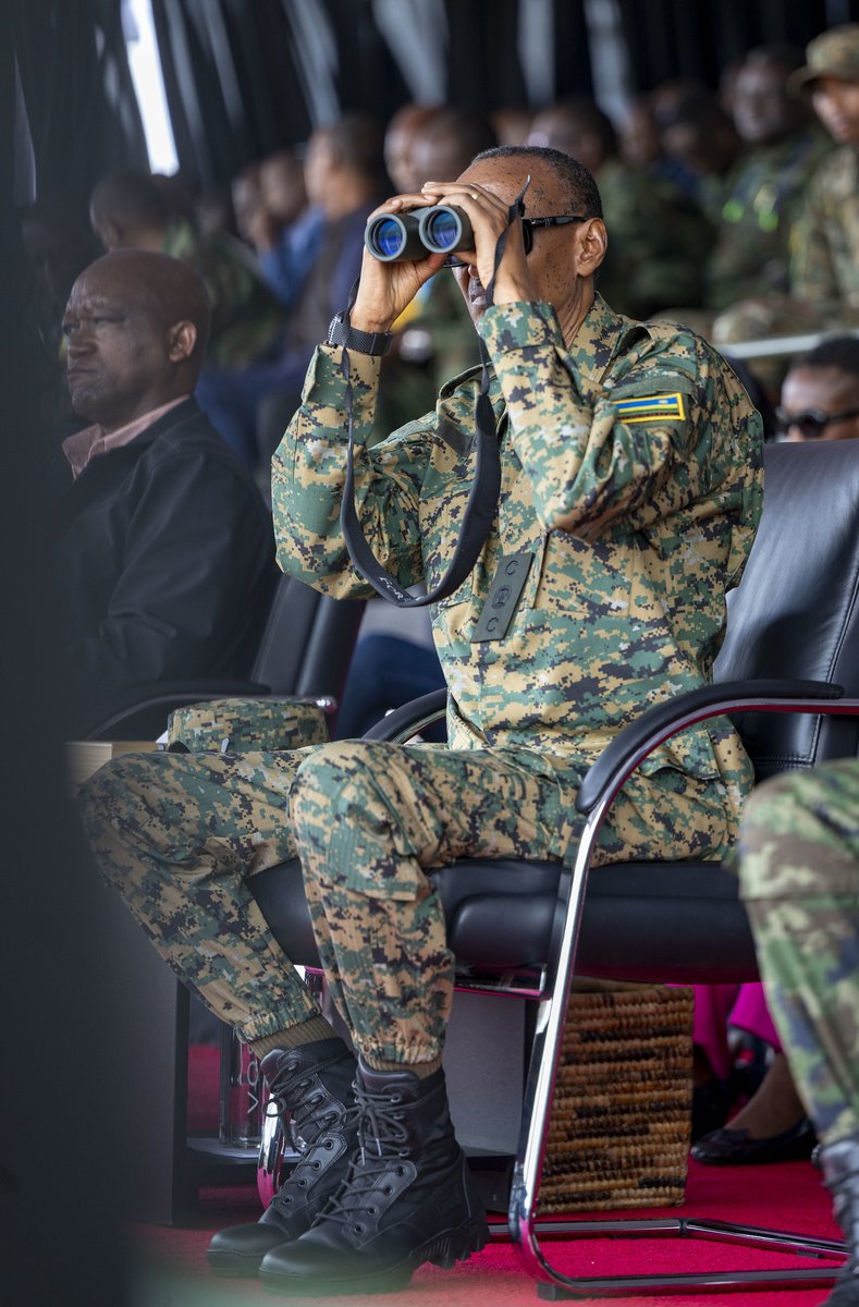 RugemaWirwanda's tweet photo. Bati #MUSINGA ko abanzi bawe mbona bishyize hamwe aho ubigenje ute! 
#MUSINGA ati "bihorere,
 kwihuza nabandwanya ntibigushyira mubantsinda,kuko ibigwari byinshi ntibibyara Abagabo, Ahubwo wisunga umugabo Mbwa mugakubitirwa hamwe.Kwihuza kwabo nibyiza kuko  kunyorohereza igitero. https://t.co/hb5jm1GZZS