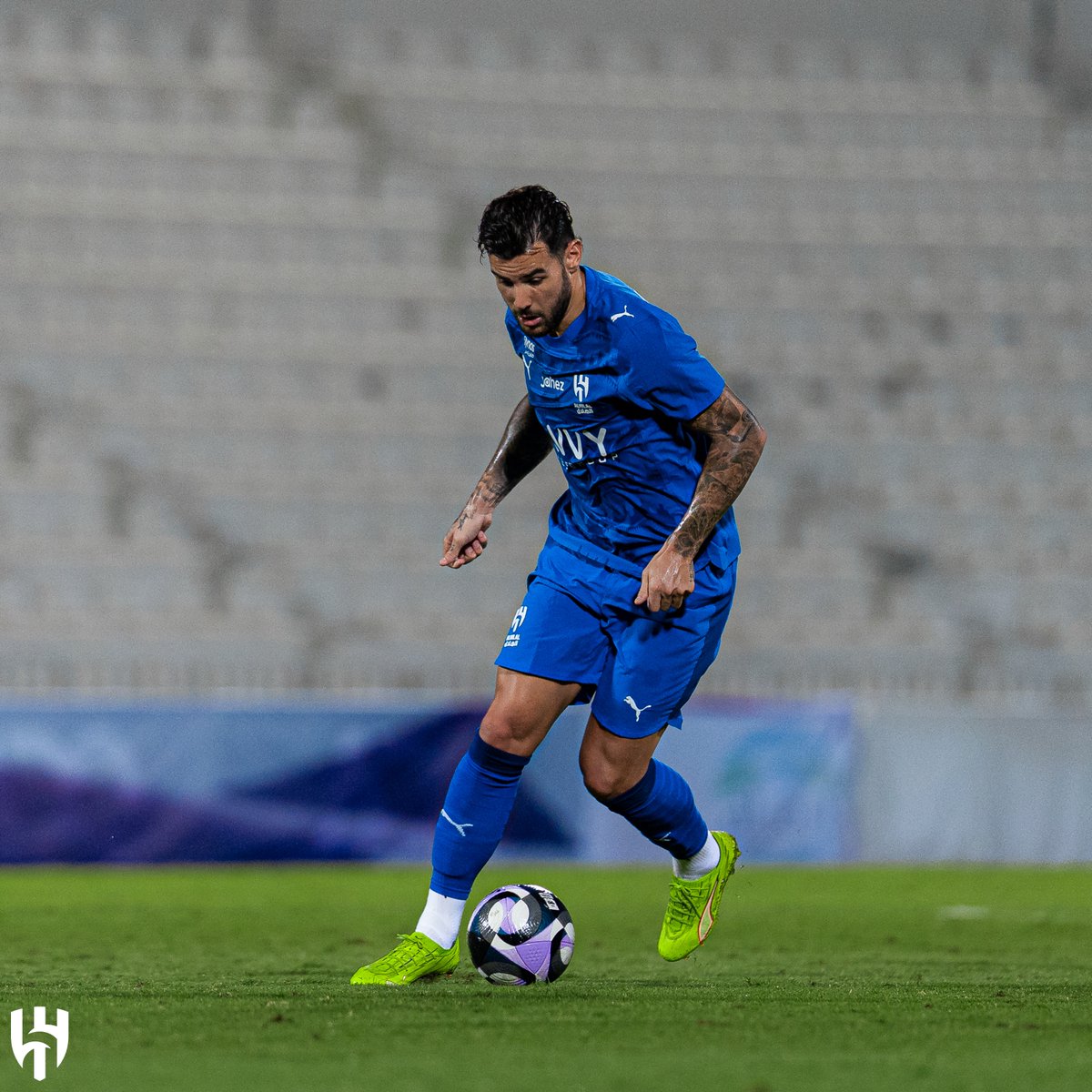 Alhilal_FC's tweet photo. نهاية الشوط الأول ⏰

🔹 #الهلال 1 - 0 المحرق https://t.co/b0bohdQU4v