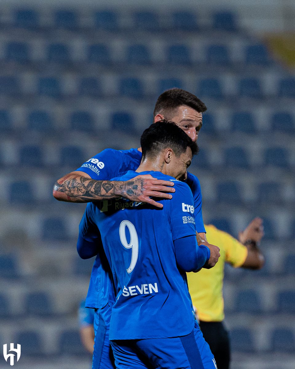 Alhilal_FC's tweet photo. نهاية الشوط الأول ⏰

🔹 #الهلال 1 - 0 المحرق https://t.co/b0bohdQU4v