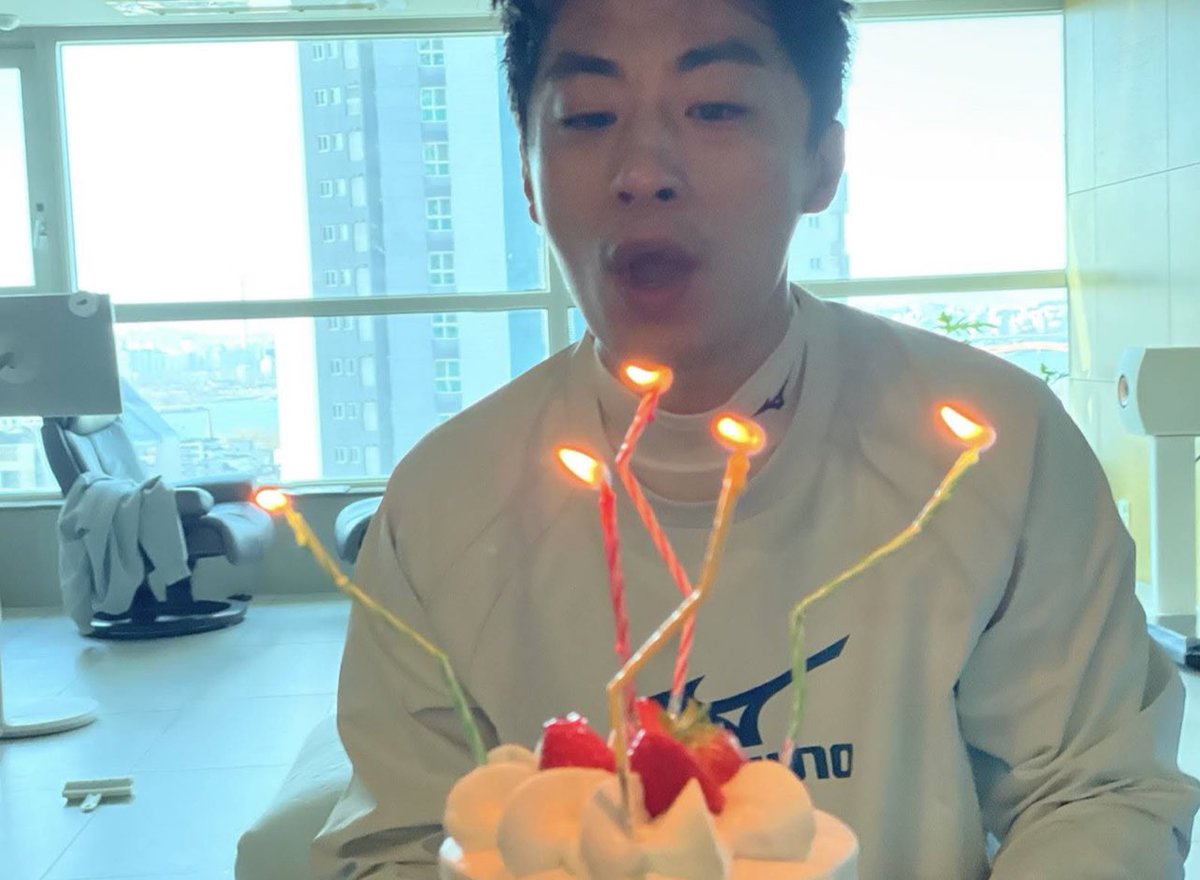 구교환 배감님 생일 축하해요