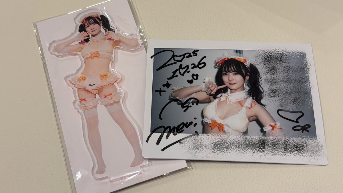 makiDIA_sti's tweet photo. 帰国して家帰ってきたら近代麻雀のmewiさんアクスタ届いてた- ̗̀🎁 ̖́-
ちょっと前に届いてたデカチェキとメッセージ動画も含めてこれで全部手元に来た🙌✨
素敵な思い出がまたひとつ形に残りましたありがとう(˶ˊᵕˋ˵)
#mewi
#近代麻雀
#近代麻雀常夏祭
#トコナツノサマラン https://t.co/499yGbe9sk