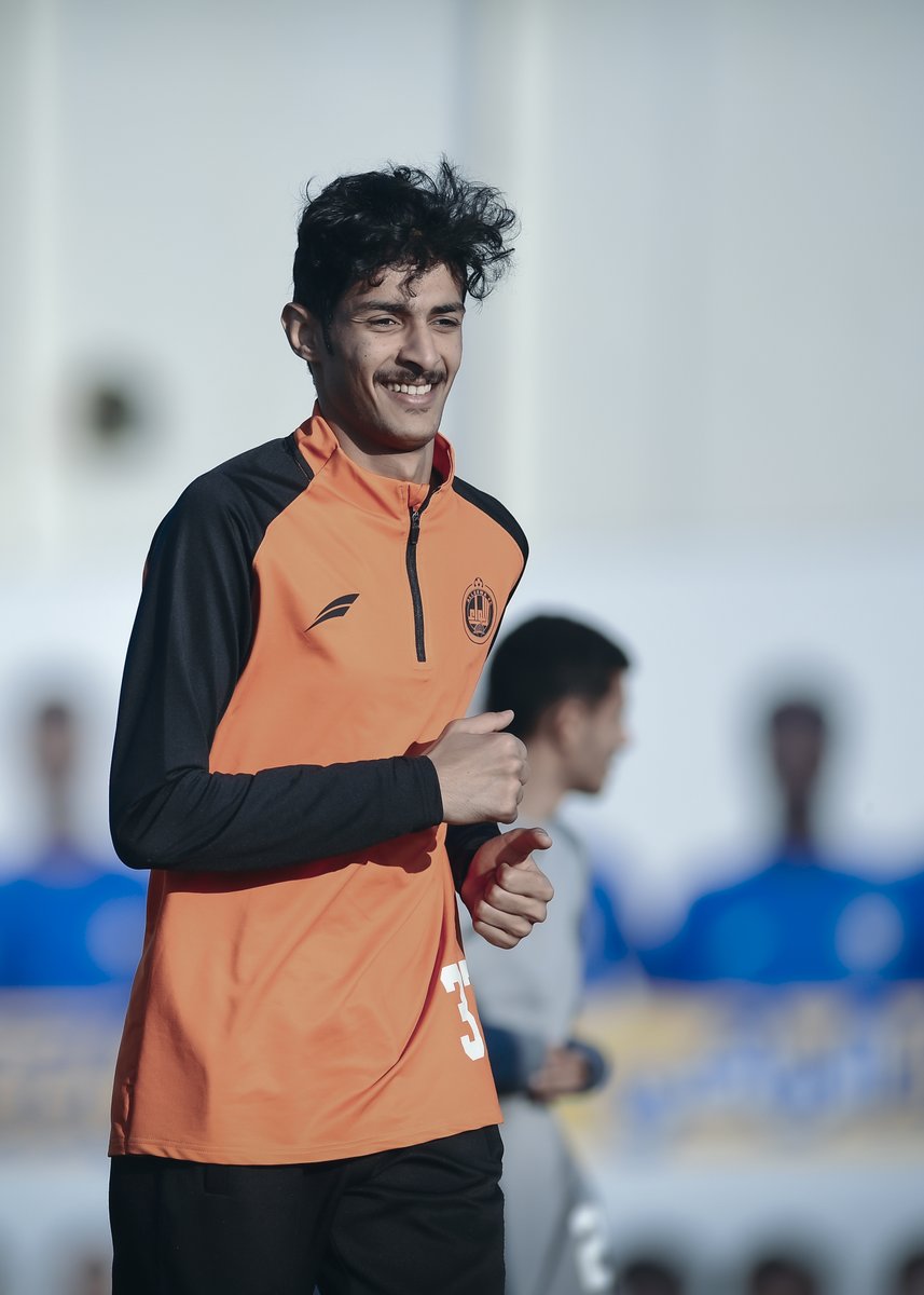 📸•••
 عمل .. ورؤيـة داخل الملعـب🏟️
🟨 #أهل_الصفاة
🟦 #اللواء_دائماً
⬜️ #نادي_اللواء