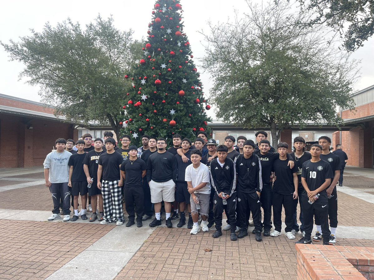 GPHS_Athletics's tweet image. Happy Holidays from Galena Park Athletics! It’s a festive day in Jacinto City! Santa on the Fire Truck🐝 🏈@GalenaParkISD @GPHS_GPISD @KaeWalker2